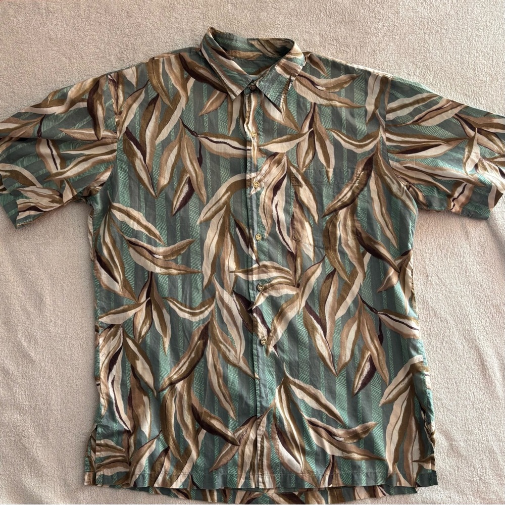 Island Traditions of Hawaii Short Sleeves Multicolor Button Up shirt size L